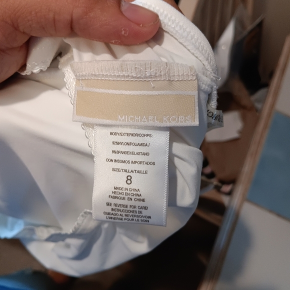 Michael Kors Top Cruise Collection  Gold Hardware Metal Neck Piece White Size 8 - Picture 5 of 5